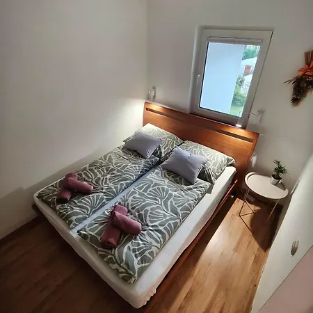 Mézi Lazy *